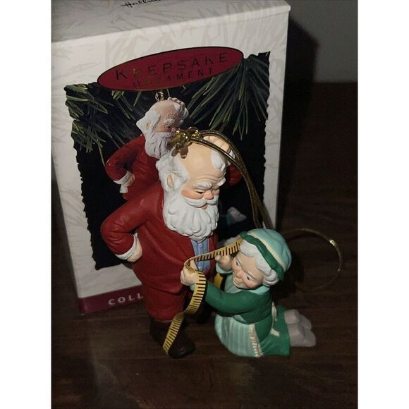 Hallmark Keepsake Ornament - MR. AND MRS. CLAUS, A FITTING MOMENT (1993) VINTAGE - Picture 3 of 6